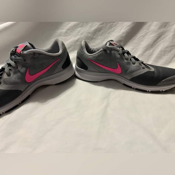 Nike Training sneakers, gray and pink, women’s size 9.5 - Picture 4 of 7